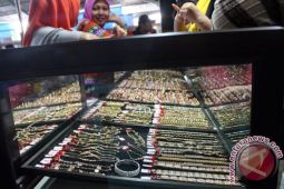 Cek Harga Emas Hari Ini: Galeri24 Turun, Antam Tetap