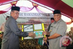 Pemprov Serahkan Bantuan Rp3,8 Miliar Untuk Atinggola