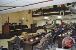 Rapat Paripurna DPRD Kalsel Banjir  Interupsi