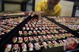 Harga emas hari ini Rabu 3 Desember 2025 turun