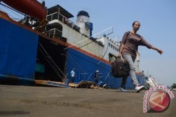 Penumpang Angkutan Laut  Naik
