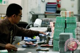 Jelang lebaran, penukaran uang di Simeulue capai seratusan juta per hari