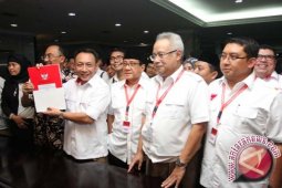 Tim Prabowo-Hatta lengkapi dokumen ke MK