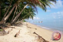 Pantai Penyusuk Ramai Dikunjungi Rombongan Sekolah