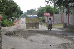 Jalan ke Kelud Rusak
