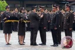 POLISI TANPA CELA