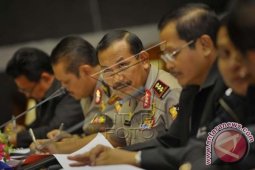 Bahas Anggaran Polwan Berjilbab