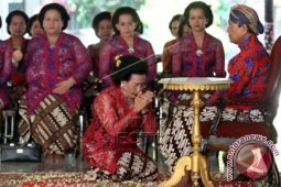Tradisi Sungkem Bakti ke Raja