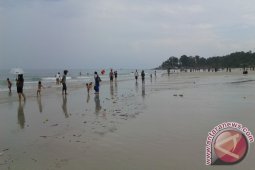 Pantai Matras Ramai Dikunjungi Wisatawan