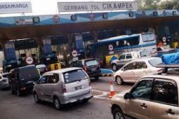 Arus Lalu Lintas Tol Jakarta-Cikampek Padat