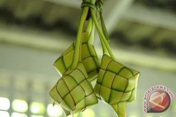 Warga Gorontalo Persiapkan Lebaran Ketupat