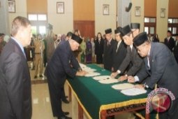 Gubernur  Lantik Yenrizal Makmur  Kepala  BKKBN Kaltrim