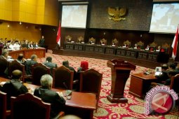 Warga Gelar Nonton Bareng Sidang MK