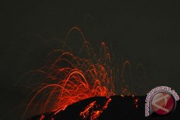 Gunung Slamet Keluarkan Pijar Ketinggian 200-300 meter