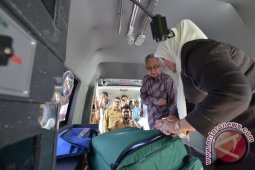 Gubernur Zaini Serahkan Ambulance untuk RSUD Tamiang