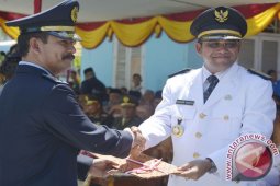 Wali Kota Lhokseumawe Bagikan Kain Sarung dan Uang Kepada Napi