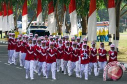 3.000 Warga Muntok Meriahkan Gerak Jalan Kemerdekaan