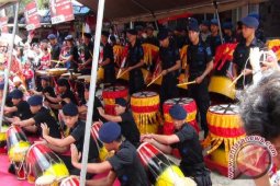 Rampak Bedug Brimob Babel Pukau Penonton Pawai