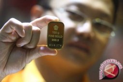 Harga emas terus turun