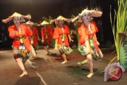 Warga Muntok Padati Lokasi Pergelaran Seni Tradisional