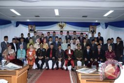 FOTO BERSAMA ANGGOTA DPRD BATANGHARI