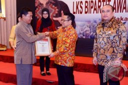 BIPARTITE AWARD UNTUK ADARO