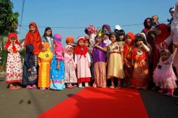 Lomba busana anak HUT RI ke-69