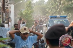 Razia di Kampung Pembuatan Petasan