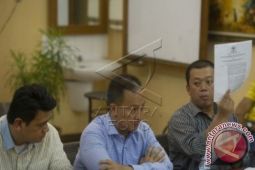 Tolak Pemecatan Dari Golkar