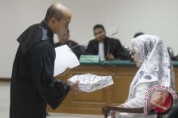 Tuntutan Atut Chosiyah