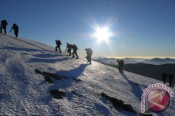 Tujuh pendaki gunung tewas, empat hilang akibat longsor di Nepal