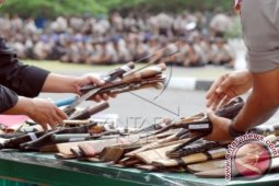 Kemarin Polisi tetapkan dua tersangka perkelahian di Kampung Beting hingga Direktur CV Abadi Jaya ditahan