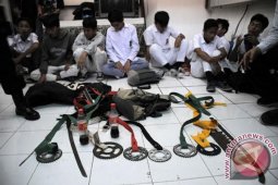 Polisi bubarkan pelajar SMK PGRI bersenjata gir