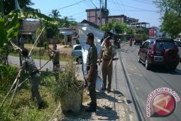 Satpol PP Pangkalpinang Tertibkan Spanduk Usang