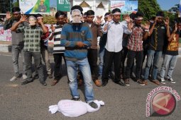 Demo Sambut Hardikda Aceh
