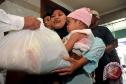 PT Timah salurkan ratusan paket sembako di Sungai Baru