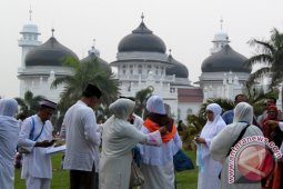 Haji - Enam Calon Haji Aceh Gagal Berangkat