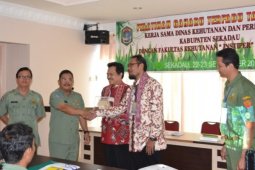 Pemkab Sekadau Gandeng Instiper Latih Petani Gaharu