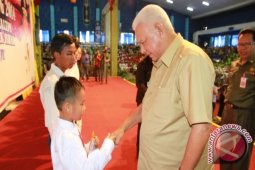 Gubernur Serahkan Beasiswa untuk 28.606  Penerima