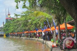 KKP Tabur Ikan Lokal Di Sungai Martapura
