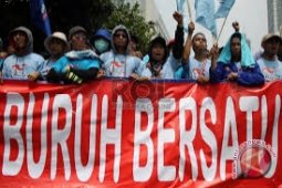 Puluhan Massa Datangi PT Timah