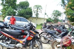Polisi amankan puluhan kendaraan tak bersurat