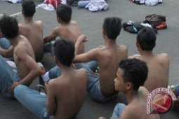 Puluhan Pelajar Kedapatan Membawa Minuman Keras