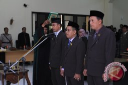 Pimpinan Definitif DPRD HST Dilantik