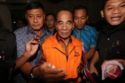 KPK Periksa Gubernur Riau Annas Maamun