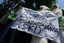 Tuntut Musnahkan Buku SKI