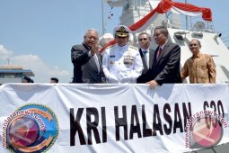 PT PAL Serahkan Kapal W000275 ke TNI AL