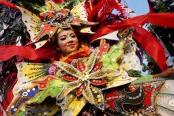 Parade Busana Merak