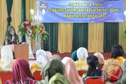 LATHIHAN MC DAN LOMBA BACA PUISI