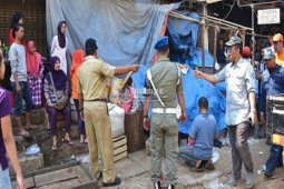Penertiban PKL Pasar Baru Bekasi berlangsung alot